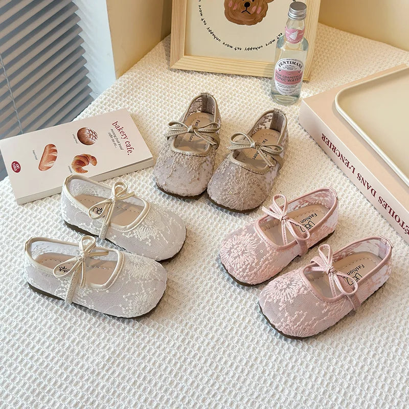 2026 Girls Lace Floral Princess Sandals Soft Sole Breathable Flat Dress Shoes Summer Kids Party Non-slip Casual Footwear