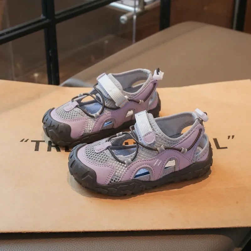 Children's sports sandals, with perforated ventilation. 2026 summer new style, adjustable, anti-slip, soft-soled sports sandals.