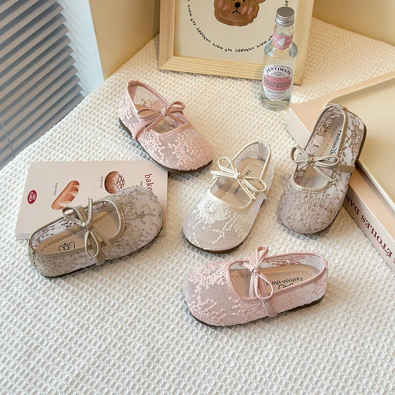 2026 Girls Lace Floral Princess Sandals Soft Sole Breathable Flat Dress Shoes Summer Kids Party Non-slip Casual Footwear