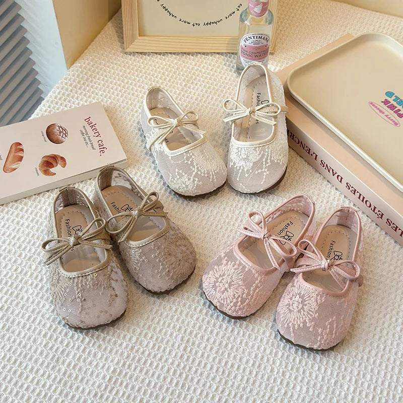 2026 Girls Lace Floral Princess Sandals Soft Sole Breathable Flat Dress Shoes Summer Kids Party Non-slip Casual Footwear
