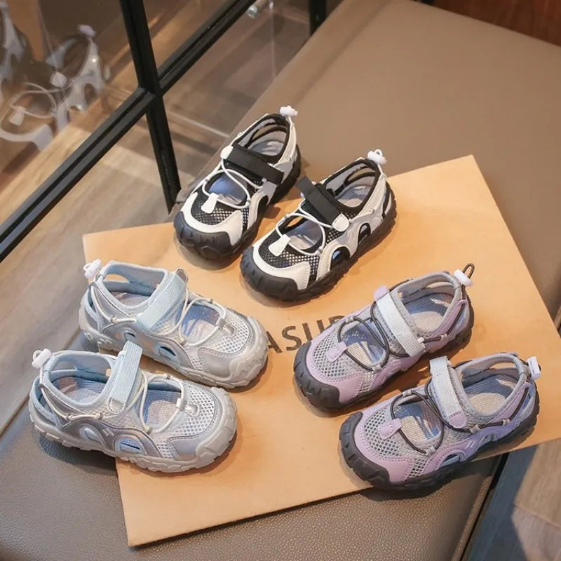 Children's sports sandals, with perforated ventilation. 2026 summer new style, adjustable, anti-slip, soft-soled sports sandals.